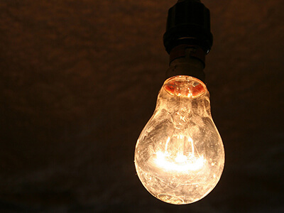 Bild: Strom, Telefon- und TV- anschluss